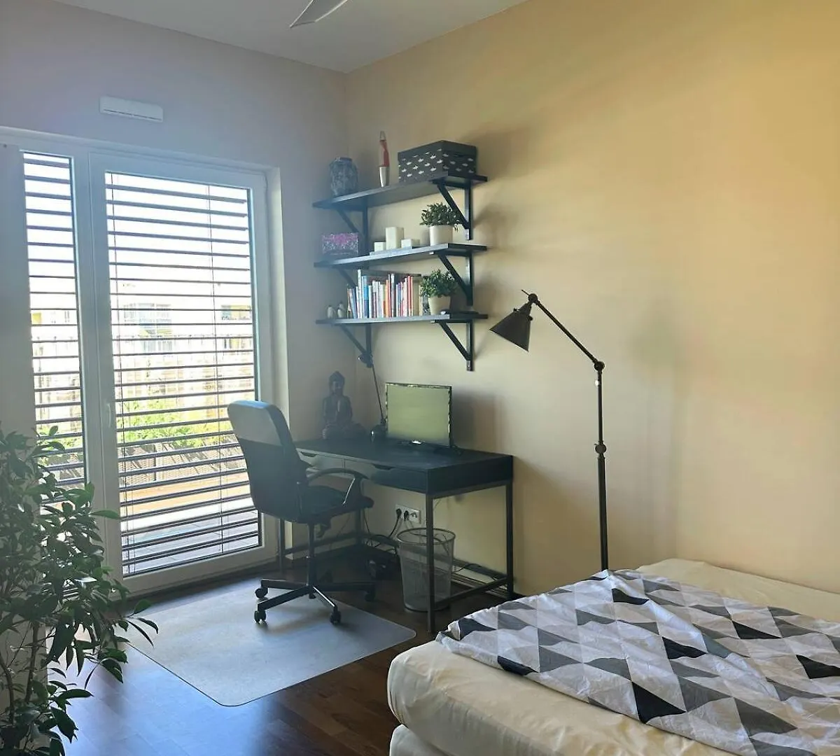 Zimmer Mit Eigenem Badezimmer - 1 Bahn-Station Zur Messe Und Hbf Frankfurt am Main Homestay